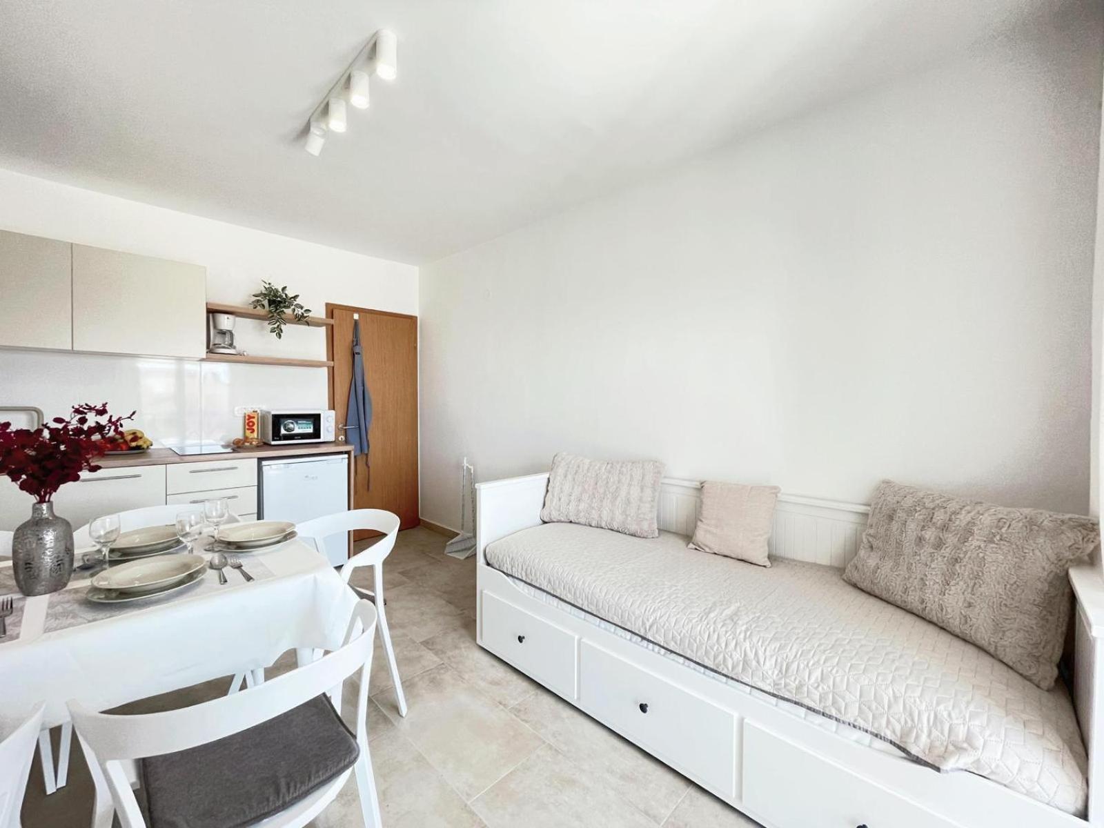 Caramel Comforts With Sea View In Stinjan Only 300 Meters From The Beach Pula Luaran gambar
