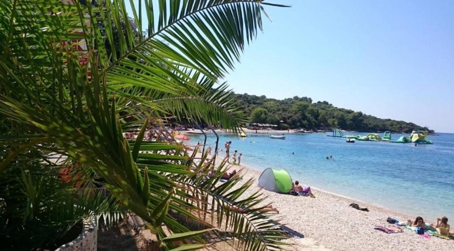 Caramel Comforts With Sea View In Stinjan Only 300 Meters From The Beach Pula Luaran gambar